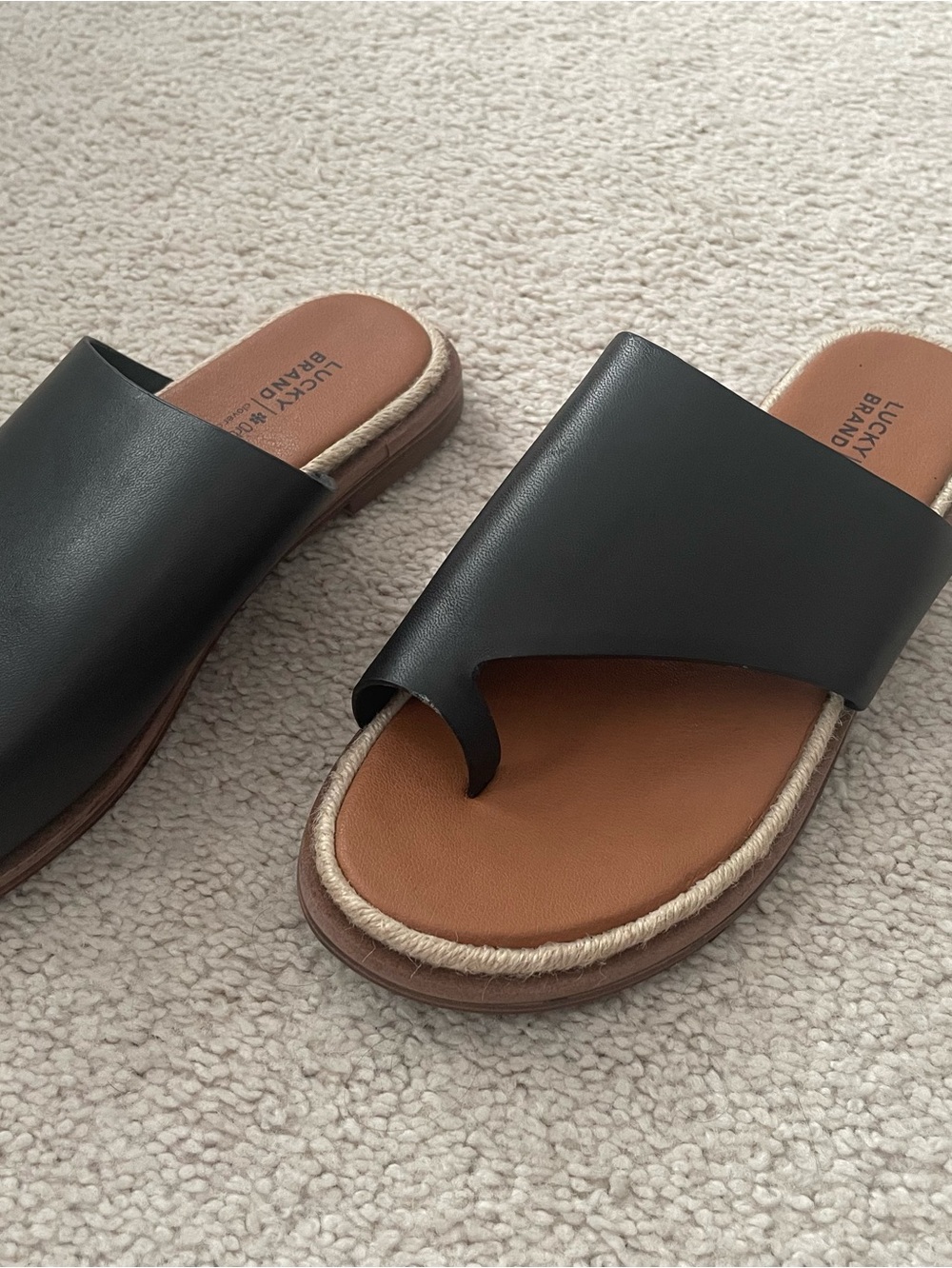 Lucky Brand Kihly Toe Loop Flat Sandals - Picture 4 of 5